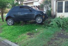 Photo of Villa Ocampo: chocó el vehículo de su amiga contra un árbol