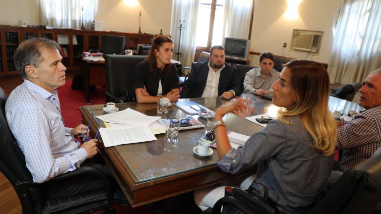 Photo of El gobierno dialoga con la oposición para sancionar las emergencias