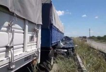 Photo of Un camión “encerró” un auto en Circunvalación Oeste