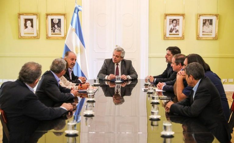 Photo of Fernández se reunió con representantes sindicales de la educación