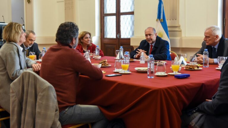 Photo of El Gobernador destacó el rol de la ANLIS Malbrán en la lucha contra la pandemia de COVID-19