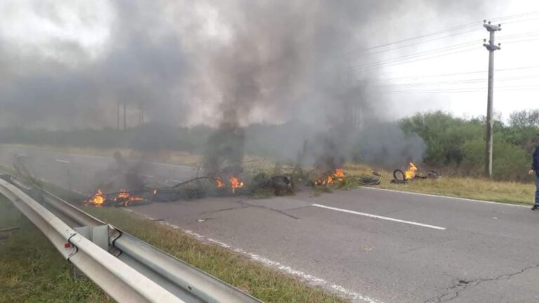 Photo of Vecinos cortaron ambas manos de la Circunvalación Oeste