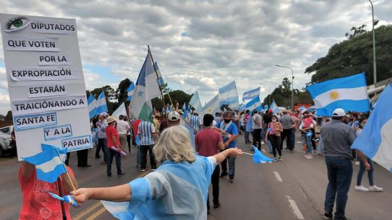 Photo of Banderazo contra la expropiación de Vicentin en distintos puntos del país