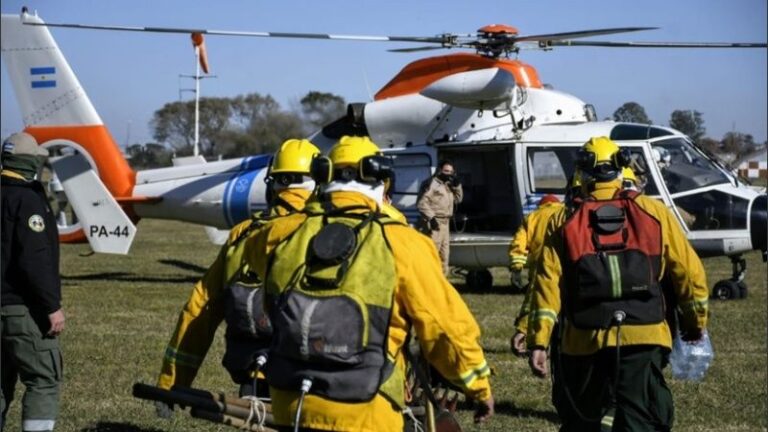 Photo of Más brigadistas fueron a combatir los incendios en las islas frente a Rosario