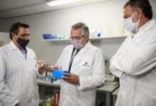 Photo of El presidente recorrió los laboratorios de la Universidad de San Martín donde se desarrolló el suero hiperinmune