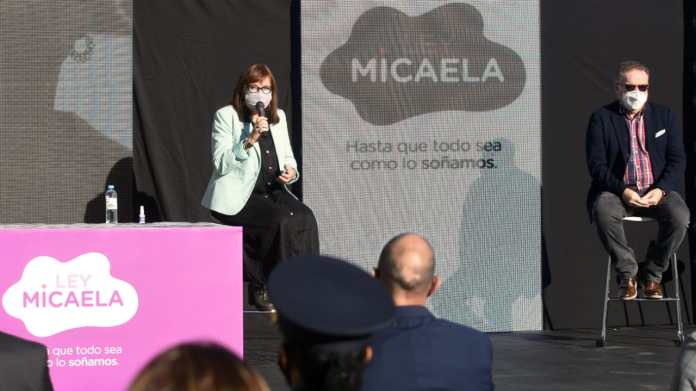 Photo of Arena: “La Policía de Santa Fe avanzó mucho en perspectiva de género”