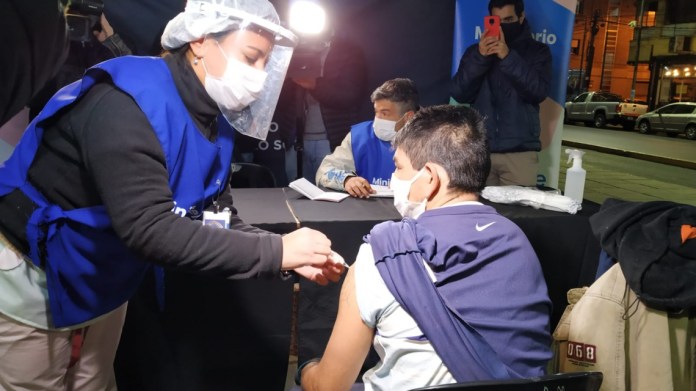 Photo of Vacunan a personas en situación de calle a través de operativos interministeriales