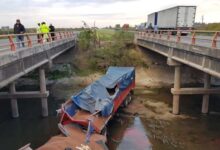 Photo of Falleció el camionero que cayó al arroyo Los Padres en la autopista Santa Fe – Rosario