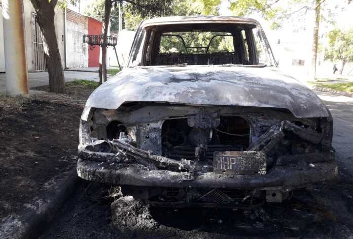 Photo of Detuvieron a tres sospechosos por la seguidilla de autos incendiados en barrio sur