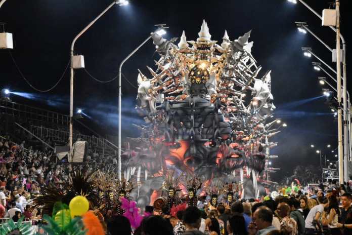 Photo of Impresionante convocatoria en el histórico Carnaval de Gualeguaychú