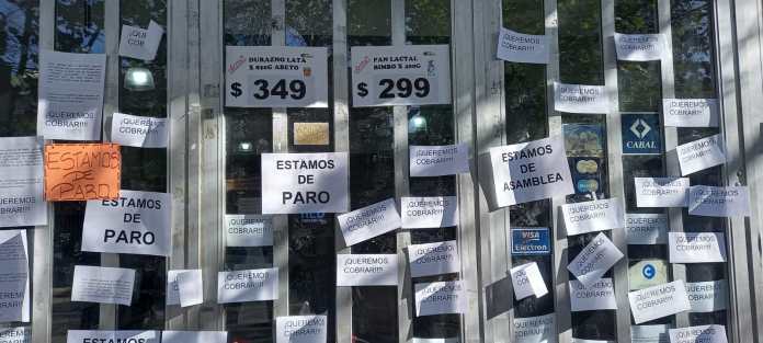 Photo of Empleados tomaron un supermercado para reclamar el pago de sueldos