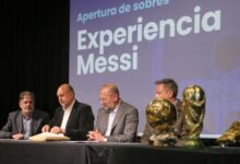 Photo of Perotti encabezó la licitación de “experiencia Messi” en el museo del deporte de Rosario