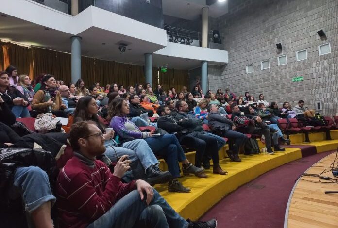 Photo of Consumos problemáticos: se realizó un encuentro con investigadores