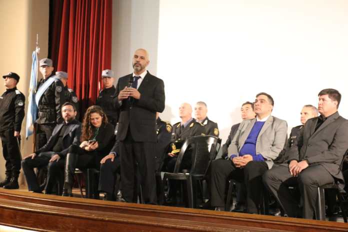 Photo of Nuevos profesionales, técnicos y administrativos en la policía provincial