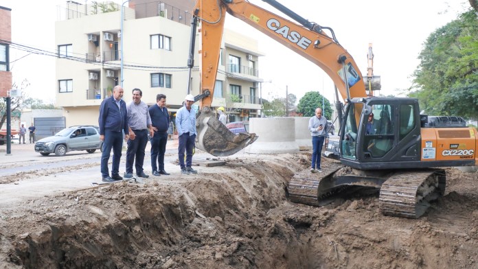 Photo of Perotti recorrió obras de drenajes y conexión de agua potable en Reconquista