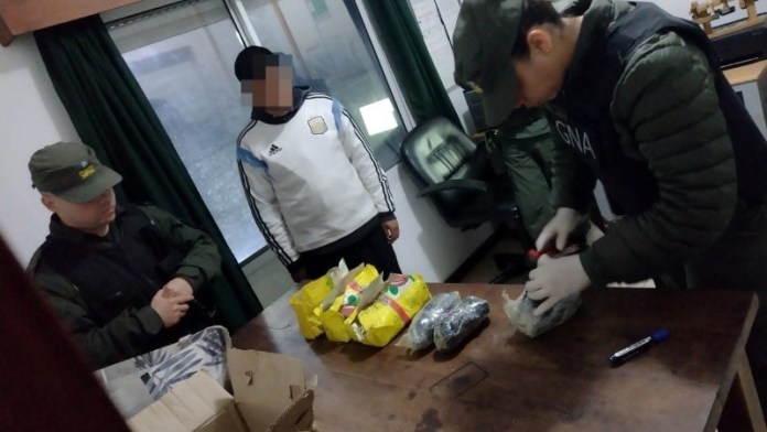 Photo of Detuvieron a un hombre que trasladaba marihuana en paquetes de yerba