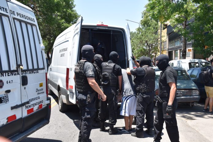 Photo of Trasladaron a 27 presos que estaban en la Comisaría 21ª a la cárcel de Piñero