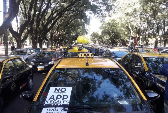 Photo of Mañana jueves se realizará una movilización de taxis contra las aplicaciones
