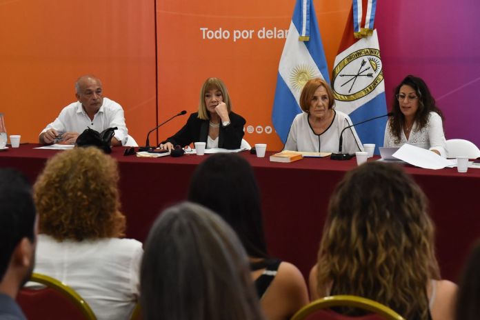 Photo of Se realizó el conversatorio “Memoria, Verdad y Justicia, 40 años de la recuperación democrática”