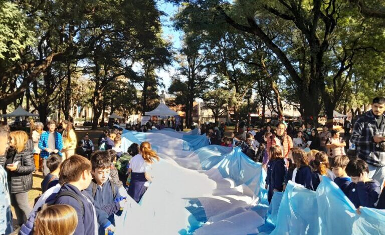 Photo of “Rosario, mi bandera”: miles de alumnos prometieron lealtad a la enseña patria en el Monumento