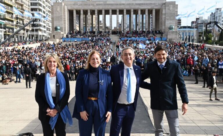 Photo of En Rosario, más de 3 mil alumnos de todo el país prometieron Lealtad a la Bandera