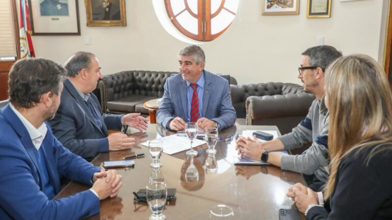 Photo of Provincia entregará equipos de comunicación para la GSI de la ciudad de Santa Fe