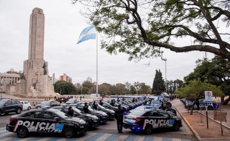 Photo of Más de 130 nuevos móviles policiales recorrerán las calles de Rosario