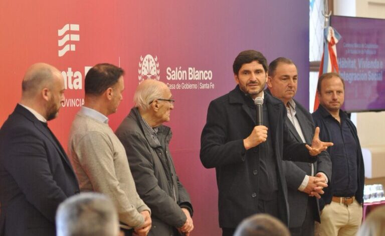 Photo of Pullaro firmó un convenio con Los Sin Techo para construir 600 unidades habitacionales en Santa Fe