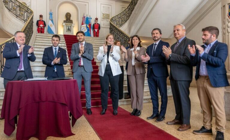 Photo of Pullaro pidió que Santa Fe, Entre Ríos y Chubut sean provincias socias para mejorar la producción