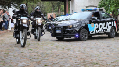 Photo of En Cayastá, la provincia comenzó con la entrega de las nuevas motos para patrullaje policial