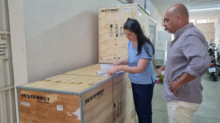 Photo of Distribuyen equipos para garantizar la cadena de frío de vacunas en toda la provincia