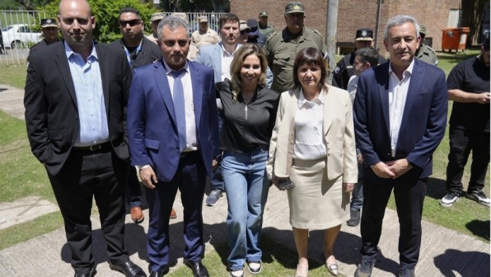 Photo of Bullrich y Javkin firmaron el convenio para la urbanización de barrio La Tablada