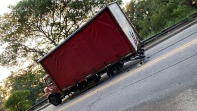 Photo of El camión roto en el Carretero pertenece a una flota en mal estado de Coca Cola